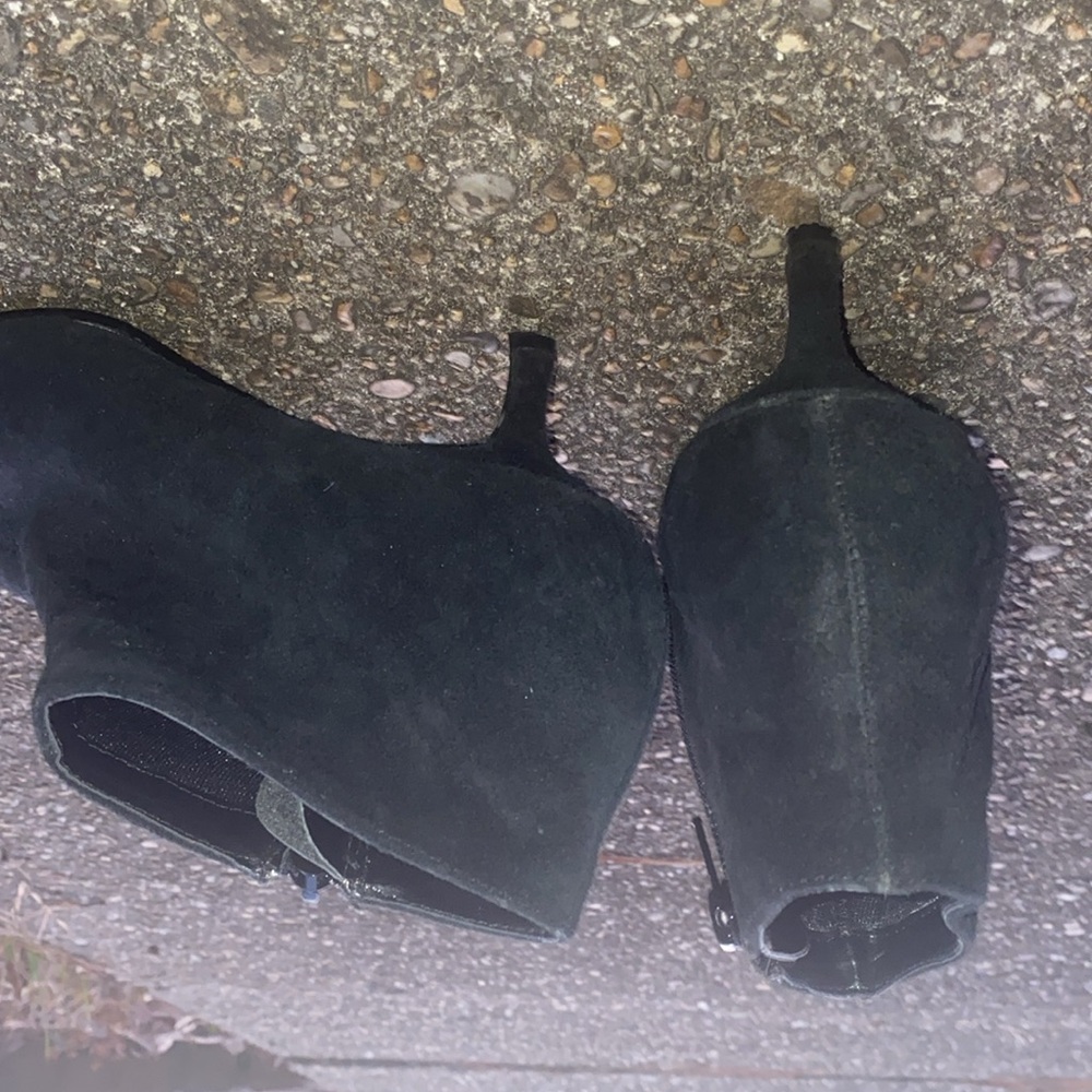 Suede Kitten Heel Booties by BIJOU. Size 9M - Picture 5 of 6